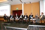 Okrúhly stôl. Zľava doprava: Jozef Mrva, odborný radca splnomocnenca SR pre územnú samosprávu, Milan Muška, ZMOS, Peter Weber, Hewlett-Packard Slovakia, Pavol Tarina, splnomocnenec vlády SR pre informatizáciu spoločnosti, Štefan Adamec, Úrad vlády SR, Iva