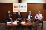 Spíkri sekcie B1 (zľava): Juraj Polák (IBM Slovensko), Michal Ševčík (Hewlett-Packard Slovakia), Emil Fitoš (Siemens IT Solutions and Services) a moderátorka sekcie Alena Kuišová.