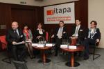 Sekcia A4, moderátor sekcie Vladimír Ivantyšyn (ITAPA) a spíkri sekcie (sprava doľava): Romana Kanovská (NÚCEM), Jaroslav Juriga (Ministerstvo školstva SR), Marián Velšic (IVO), Anna Surová Čulíková (EDUCOM) a Monika Ružeková (Gymnázium L. Sáru).