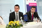 Daniel Száraz (riaditeľ odboru informačno-komunikačných technológií, Ministerstvo práce, sociálnych vecí a rodiny SR) a Branislav Máčaj (generálny riaditeľ Národnej agentúry pre sieťové a elektronické služby)