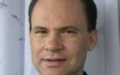 Ďalší potvrdený spíker: John Rhoton