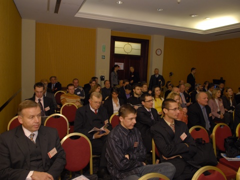 Záber na publikum v jednej zo sekcií …