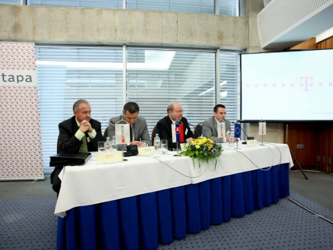 Speakers of round table: Emil Fitoš (…