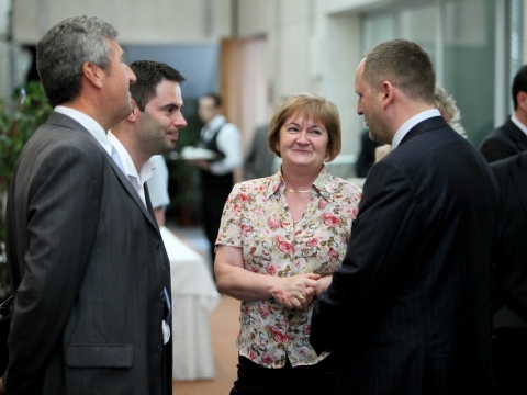 Diskusia účastníkov počas obedňajšej …