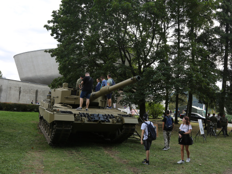 Battle tank exhibition for participants