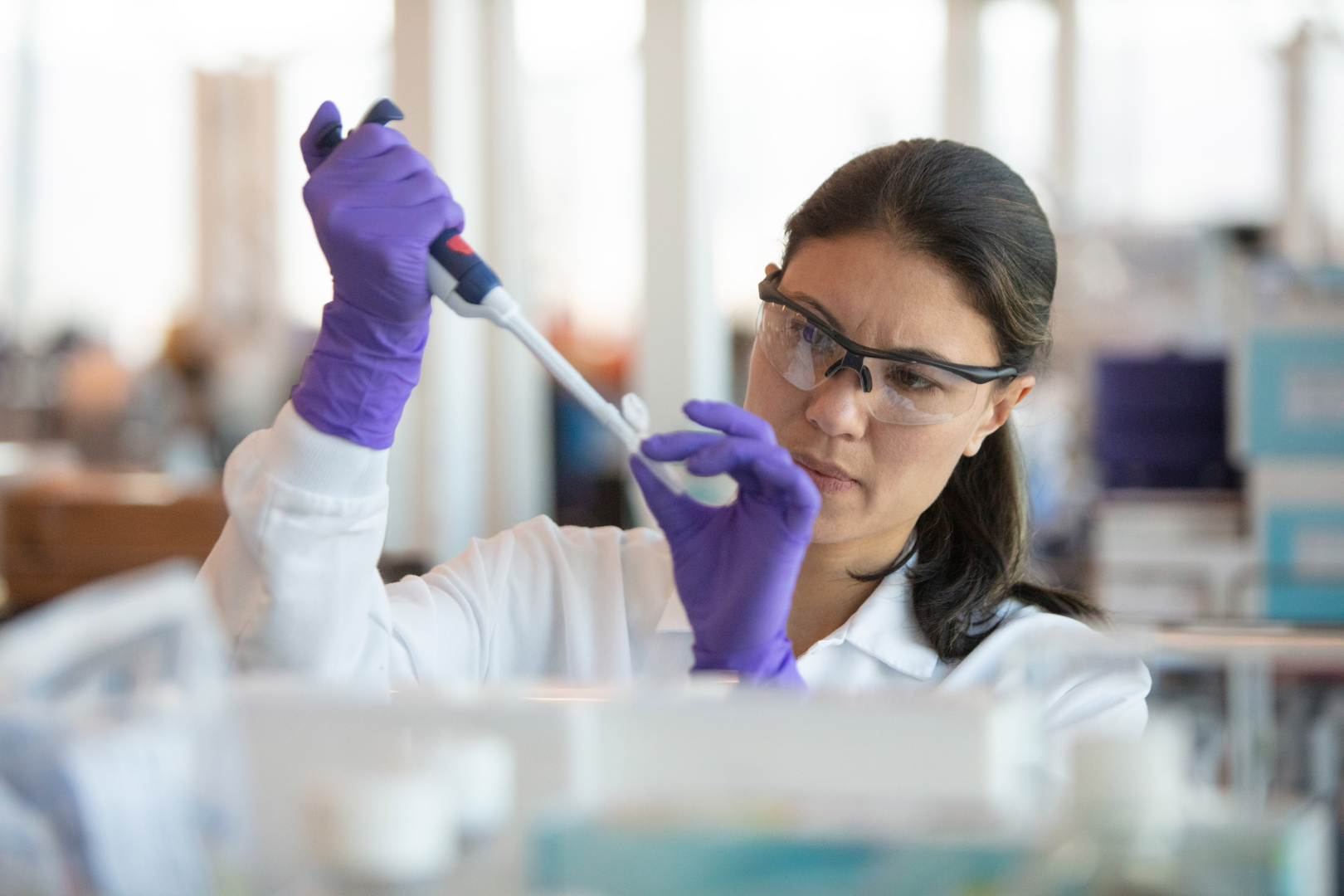 Scientists-SSF-Biology-016-1-HI šírka