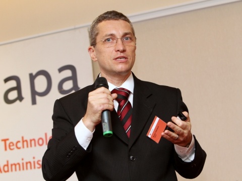 Roman Tiefenbach (QBSW) s prezentácio…