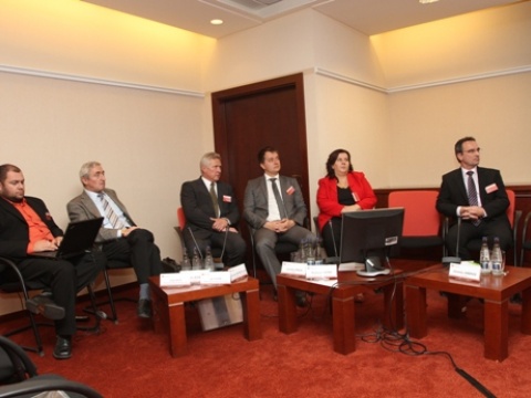 Sekcia C4 a jej spíkri (zľava): Marti…