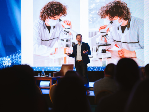 AI a pamäť: Boris Nikolai Konrad, neu…