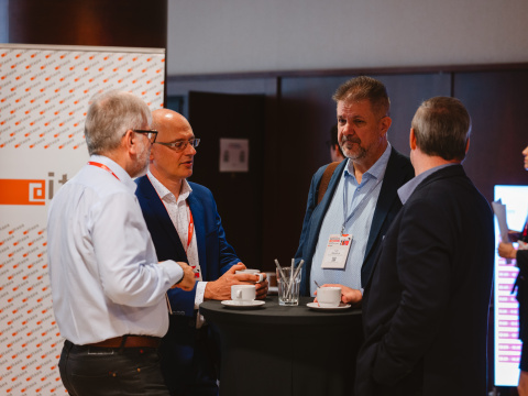 Začína druhý deň Jarnej ITAPA 2025, k…