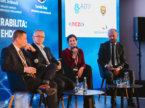 Diskusia "Dátová politika a interoper…