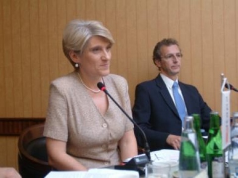 Okrúhly stôl: Beáta Brestenská, Národ…